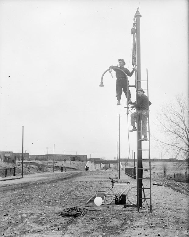 Installing Lamps on Alameda 1910 Print