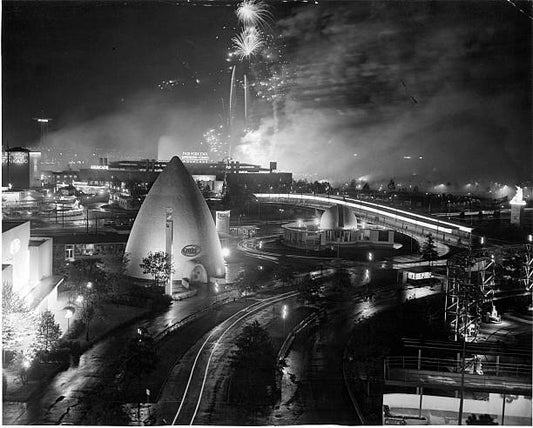 World's Fair at night in New York City 1939.